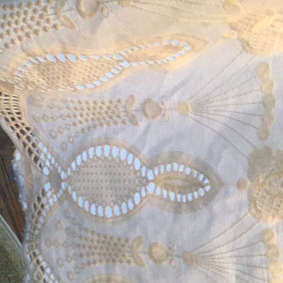 NWOT white 100% cotton top with beautiful cut work design. Size 10 - Picture 6 of 6